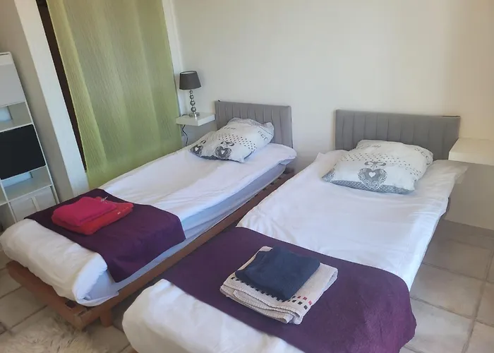 Appartement De 2 A 6 Personnes 3 Chambres Proche Aeroport Marseille Marignane -Confortable - Et Tout Equipe