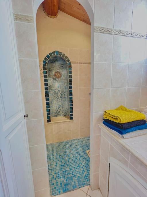 Apartment De 2 A 6 Personnes 3 Proche Aeroport Marseille Marignane -confortable - Et Equipe *