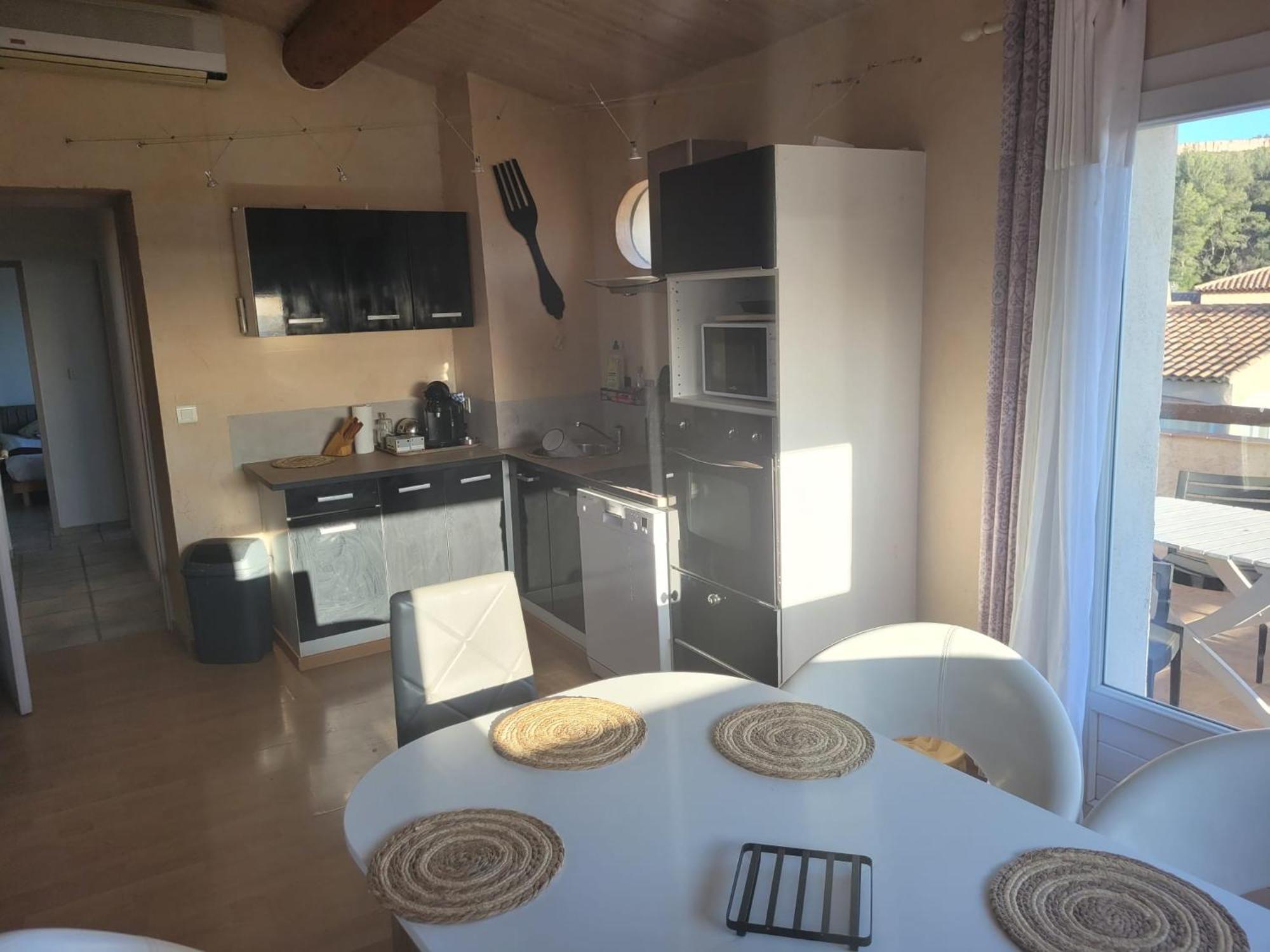 De 2 A 6 Personnes 3 Proche Aeroport Marseille Marignane -confortable - Et Equipe Apartment *